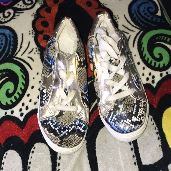 Blue snakeskin print shoes size 6.5 - Picture 2 of 5
